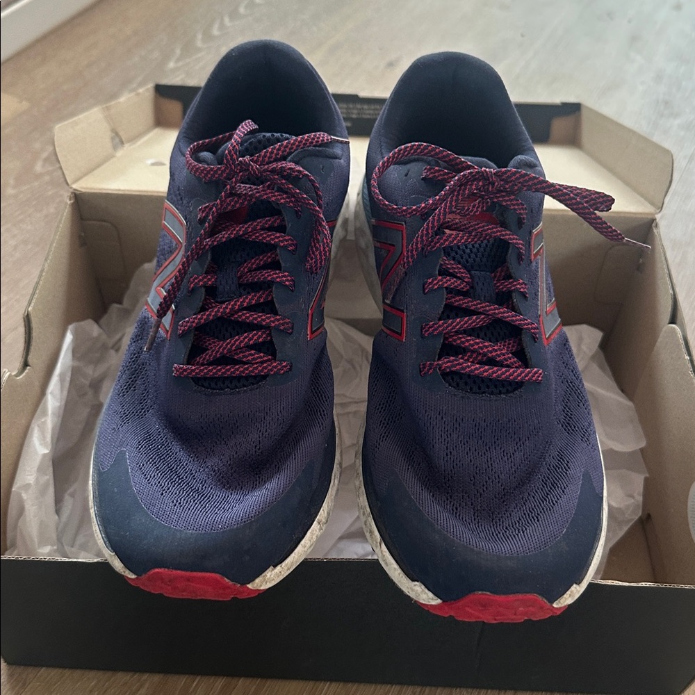 New Balance Navy and red Sneakers
Fresh Foam 680 - Picture 3 of 7